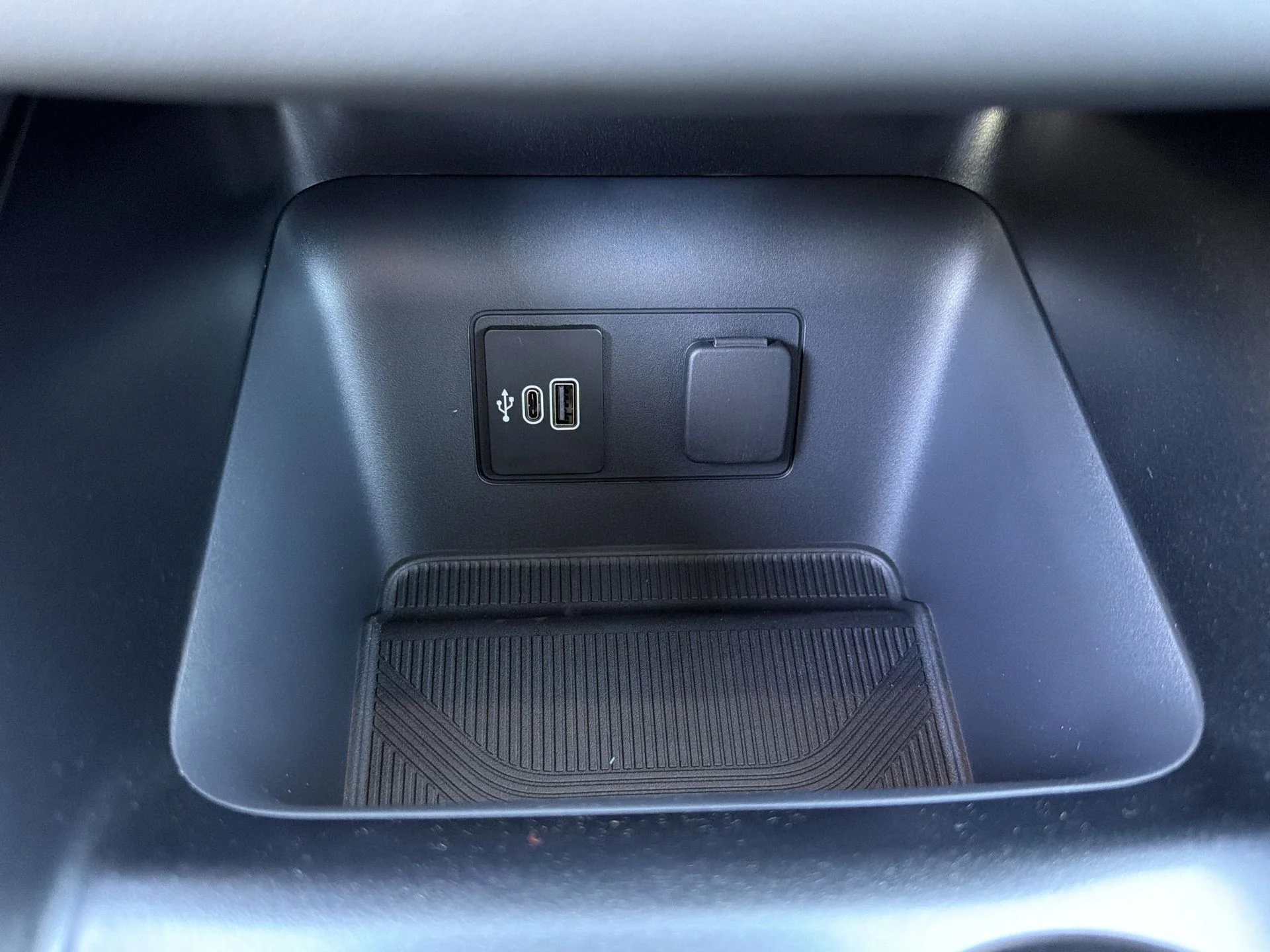 New 2026 Carbonized Gray Metallic Ford Active image 9