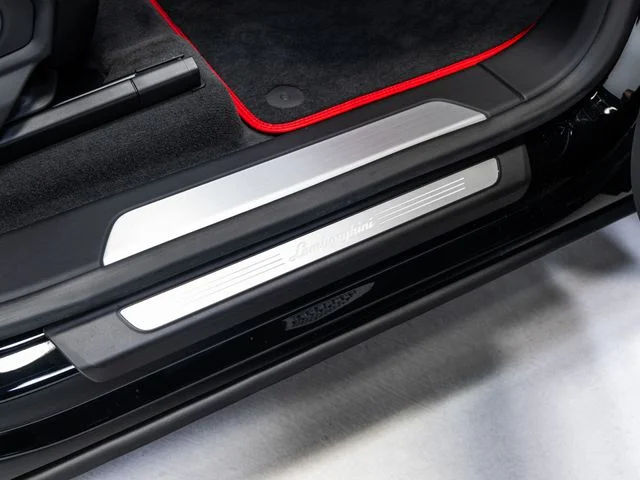 Used 2025 Black Lamborghini SE image 44