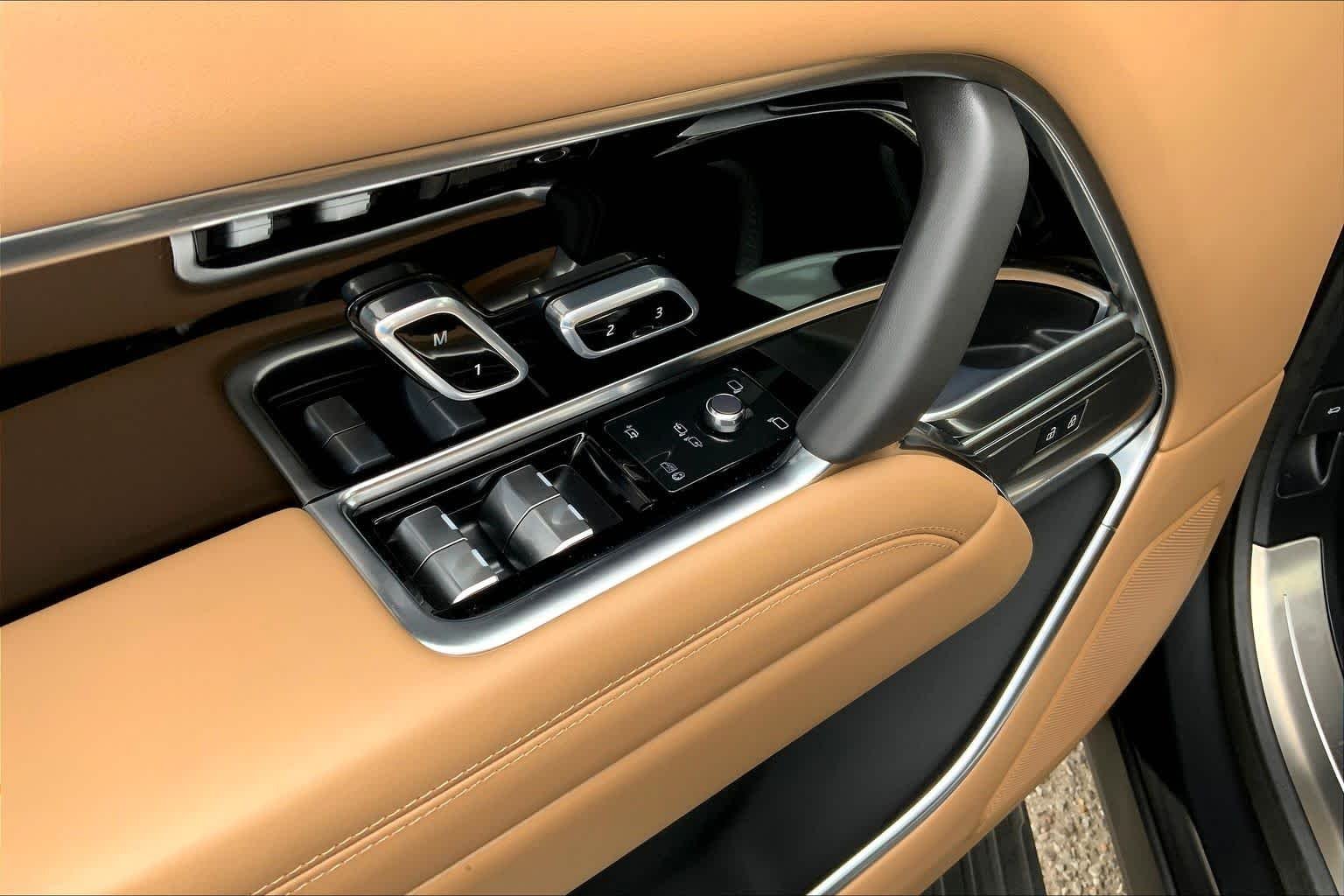 New 2025 Carpathian Grey Land Rover SE image 17