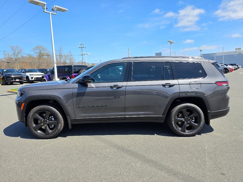 New 2026 Baltic Gray Metallic Clear-Coat Exterior Paint Jeep Limited image 9
