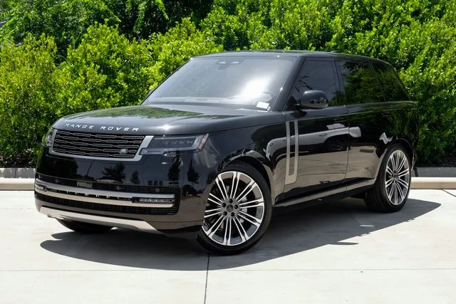 New 2026 Black Land Rover SE image 2
