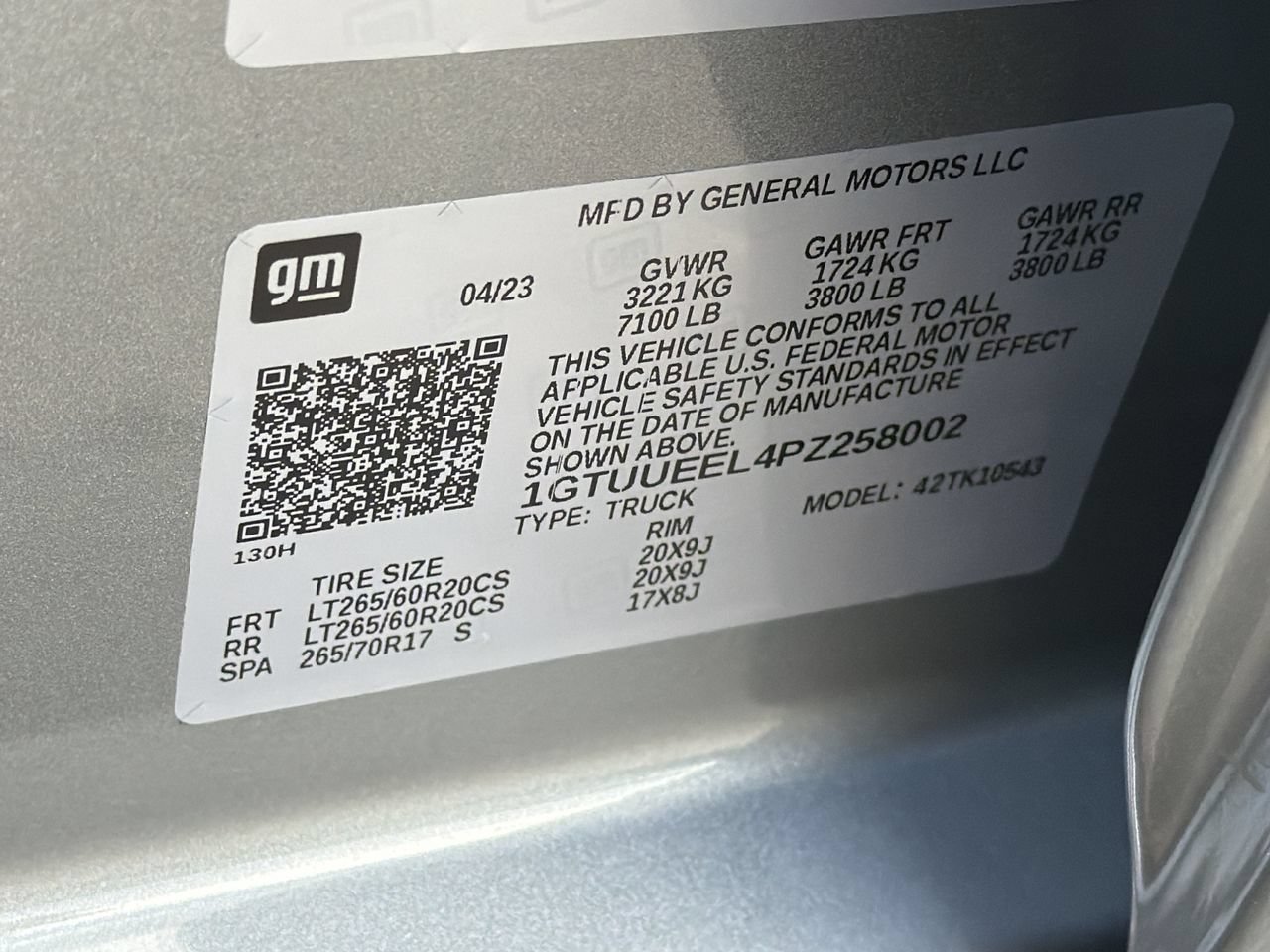 Used 2023 Sterling Metallic GMC AT4 image 36
