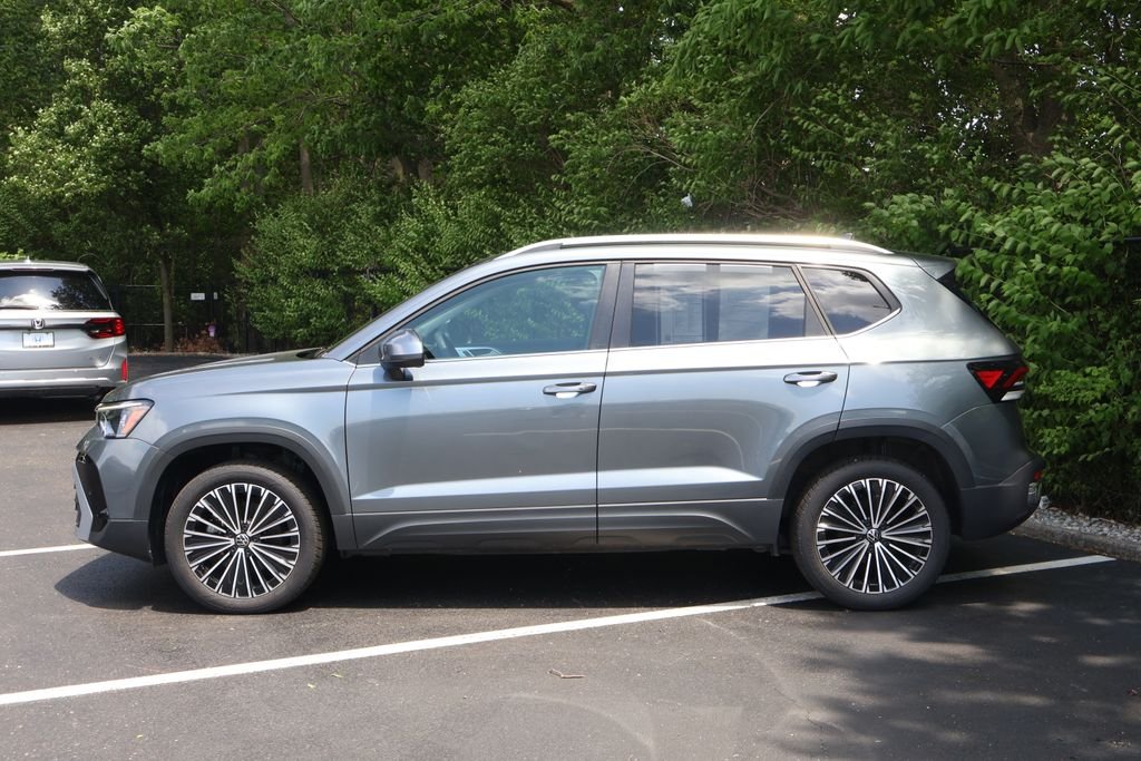 Used 2025 Gray Volkswagen 1.5T SE image 4