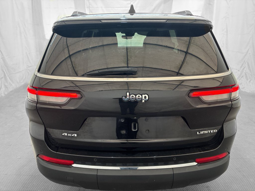 Used 2023 Black Jeep Laredo image 6