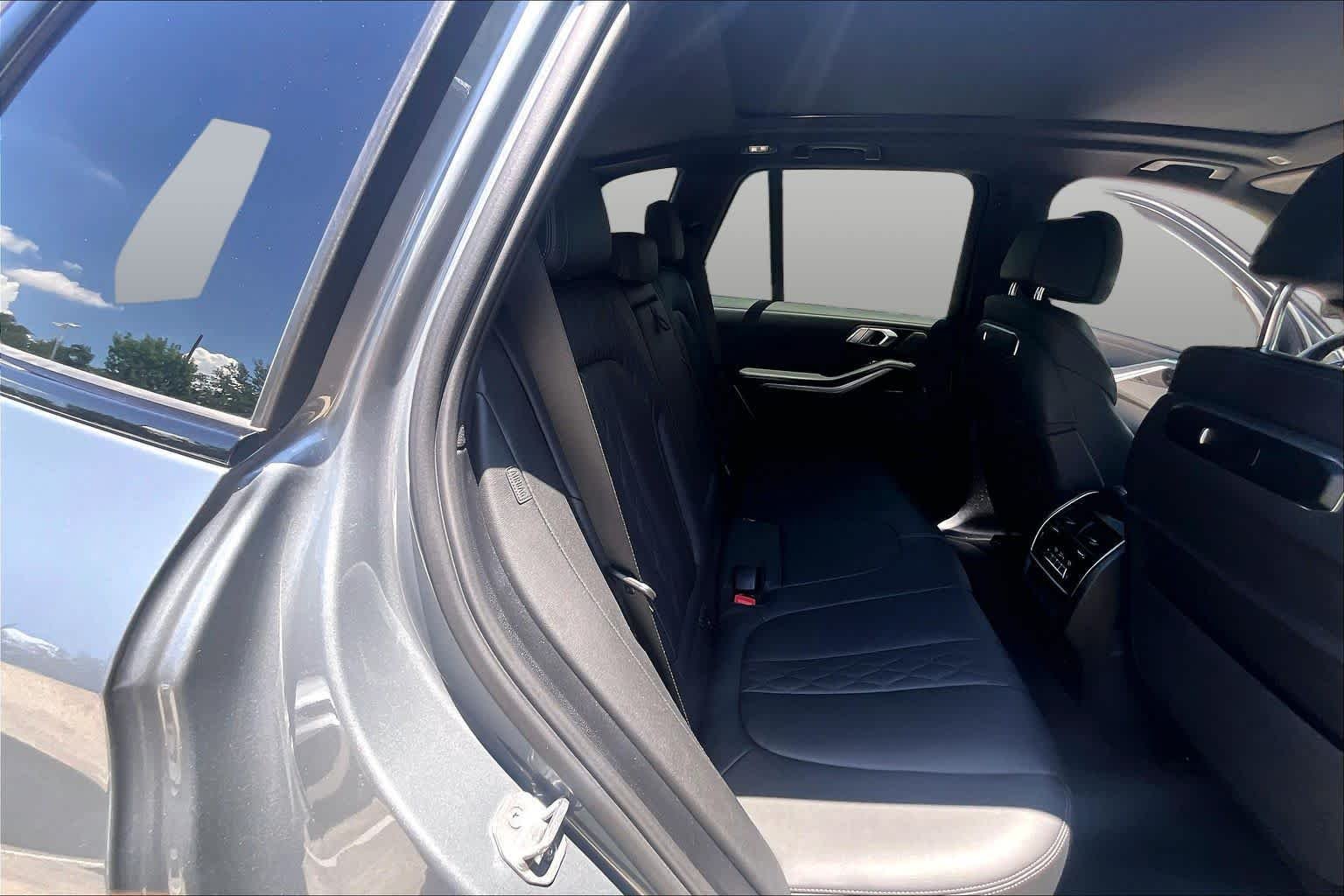 Used 2024 Skyscraper Grey Metallic BMW xDrive40i image 19