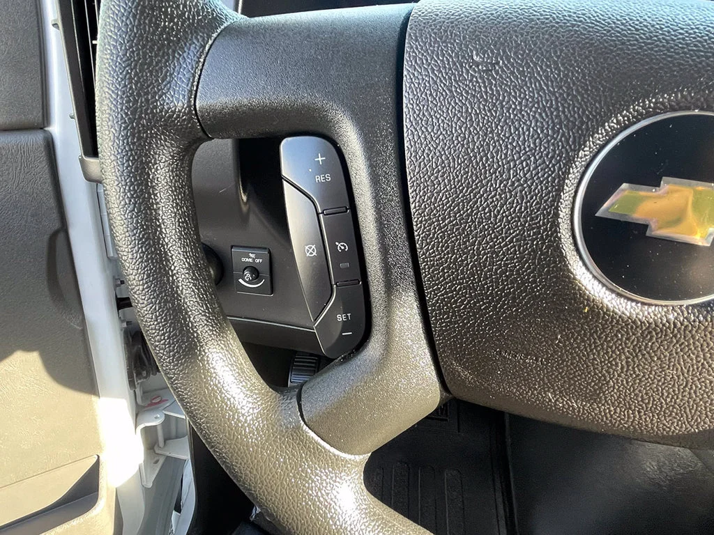 Used 2025 Summit White Chevrolet 1LT image 31