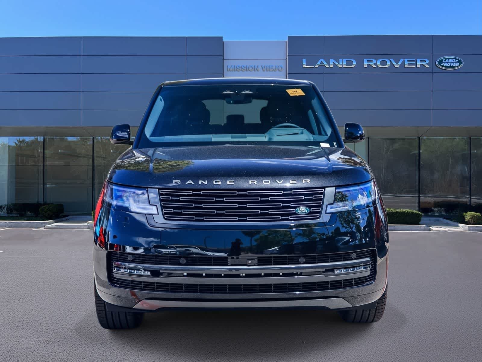 New 2026 Black Land Rover SE image 2