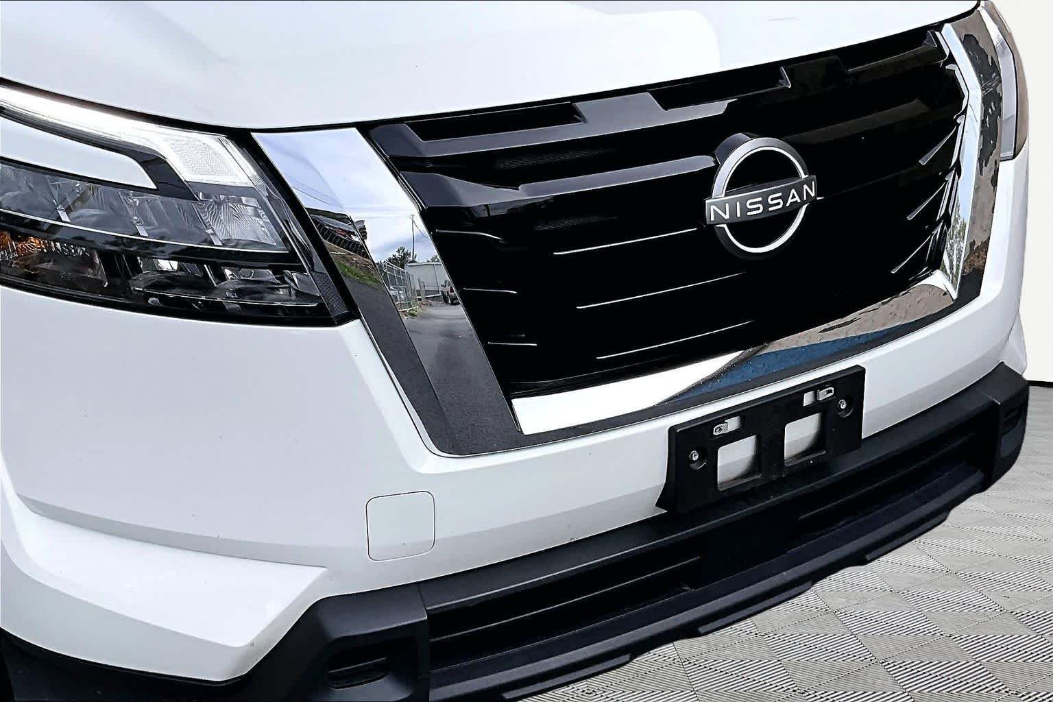 Used 2025 Glacier White Nissan SV image 30