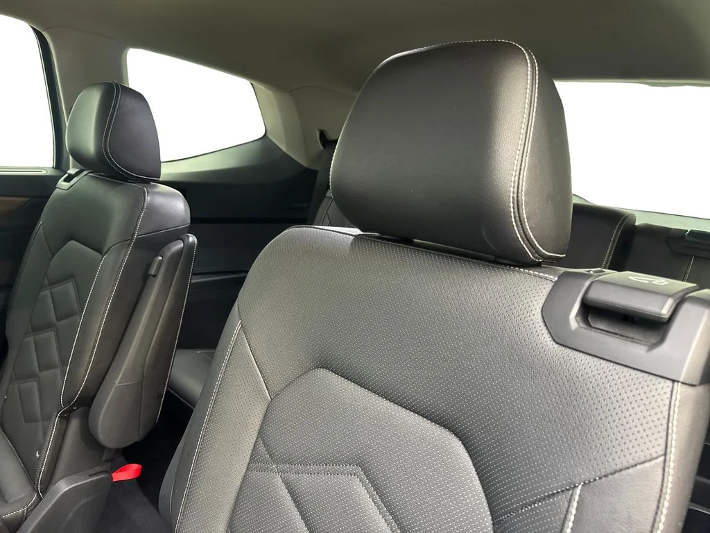 Used 2024 Gray Volkswagen 2.0T SE w/Technology image 35