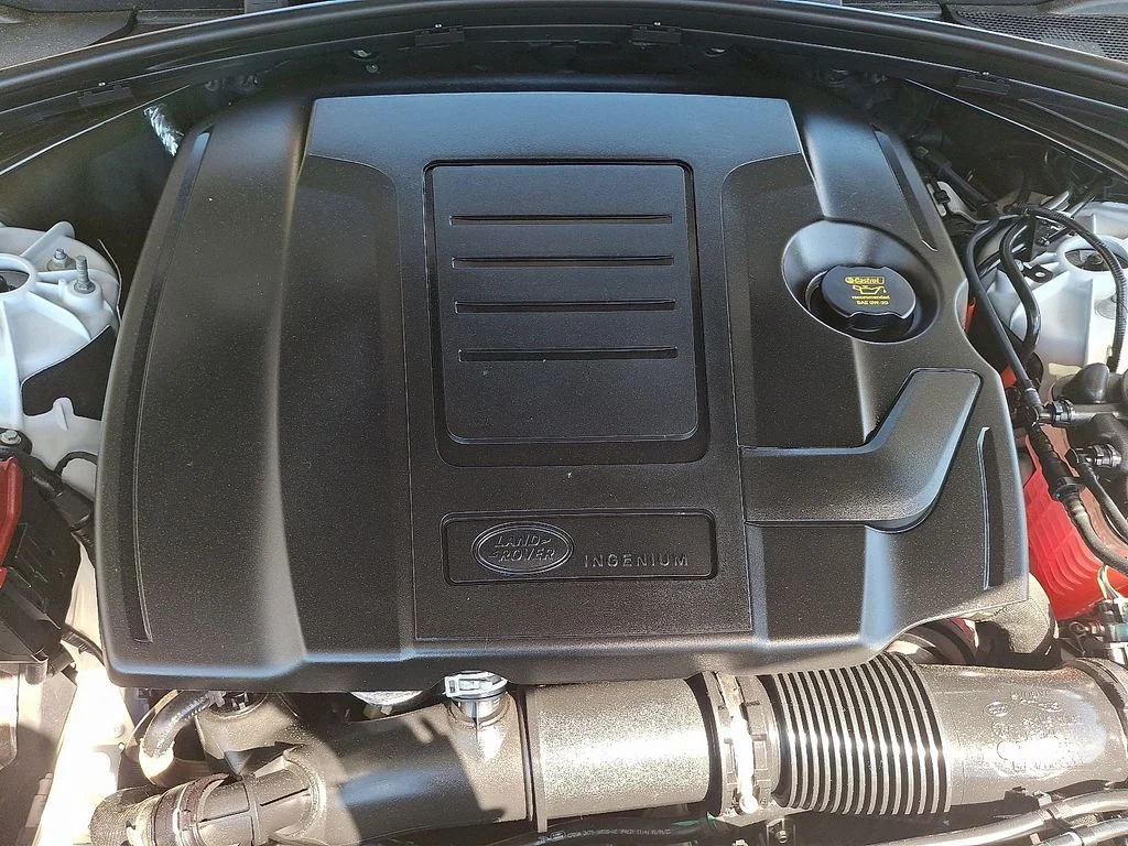 Certified Used 2026 Fuji White Land Rover Dynamic SE image 25