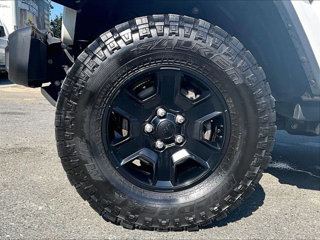 Used 2020 White Jeep Mojave image 9