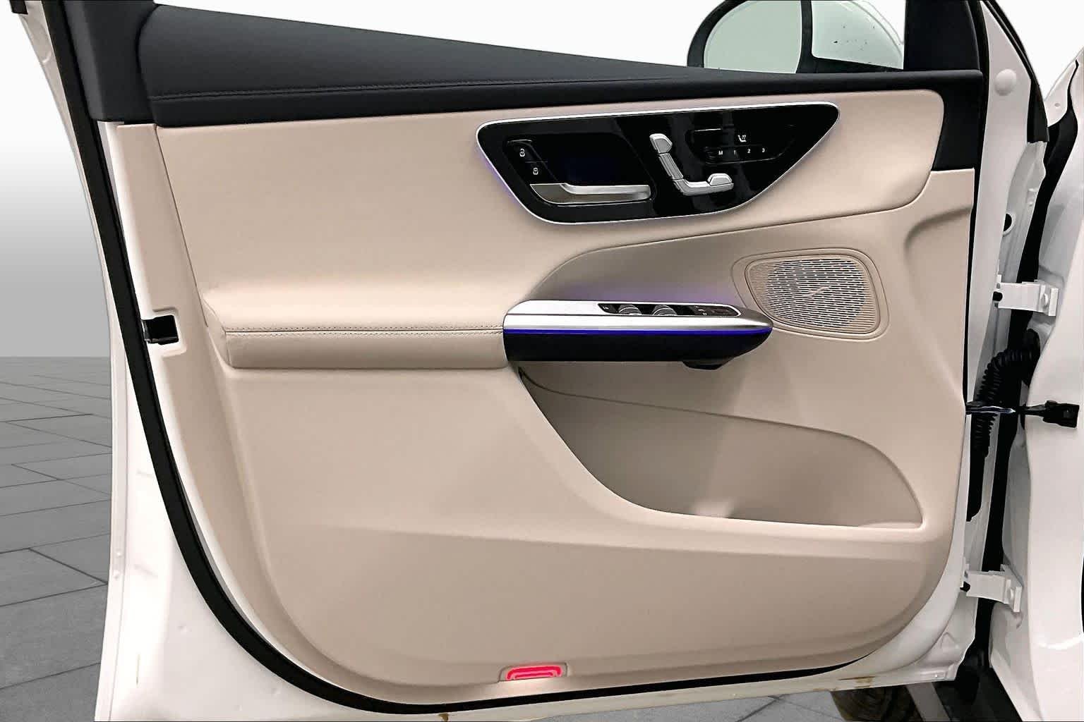 New 2026 Polar White Mercedes-Benz GLC 300 image 10