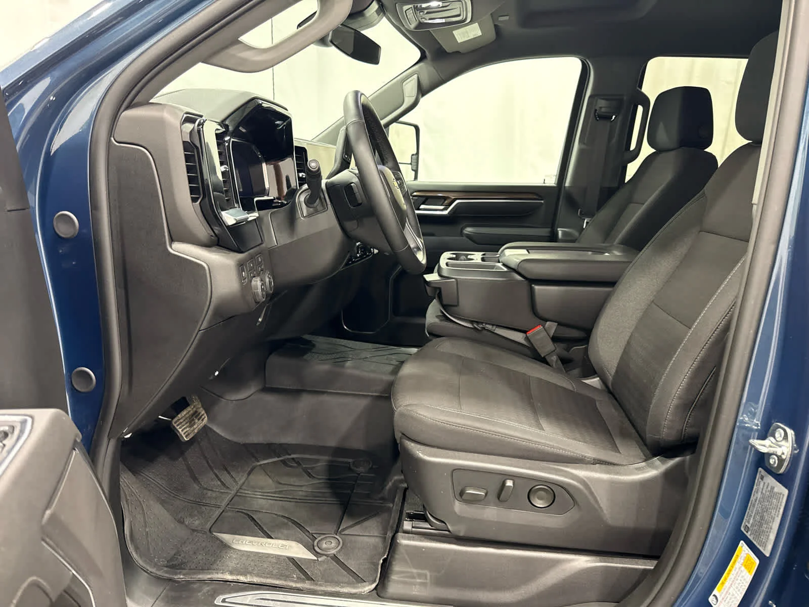 Used 2026 Lakeshore Blue Metallic Chevrolet LT image 11