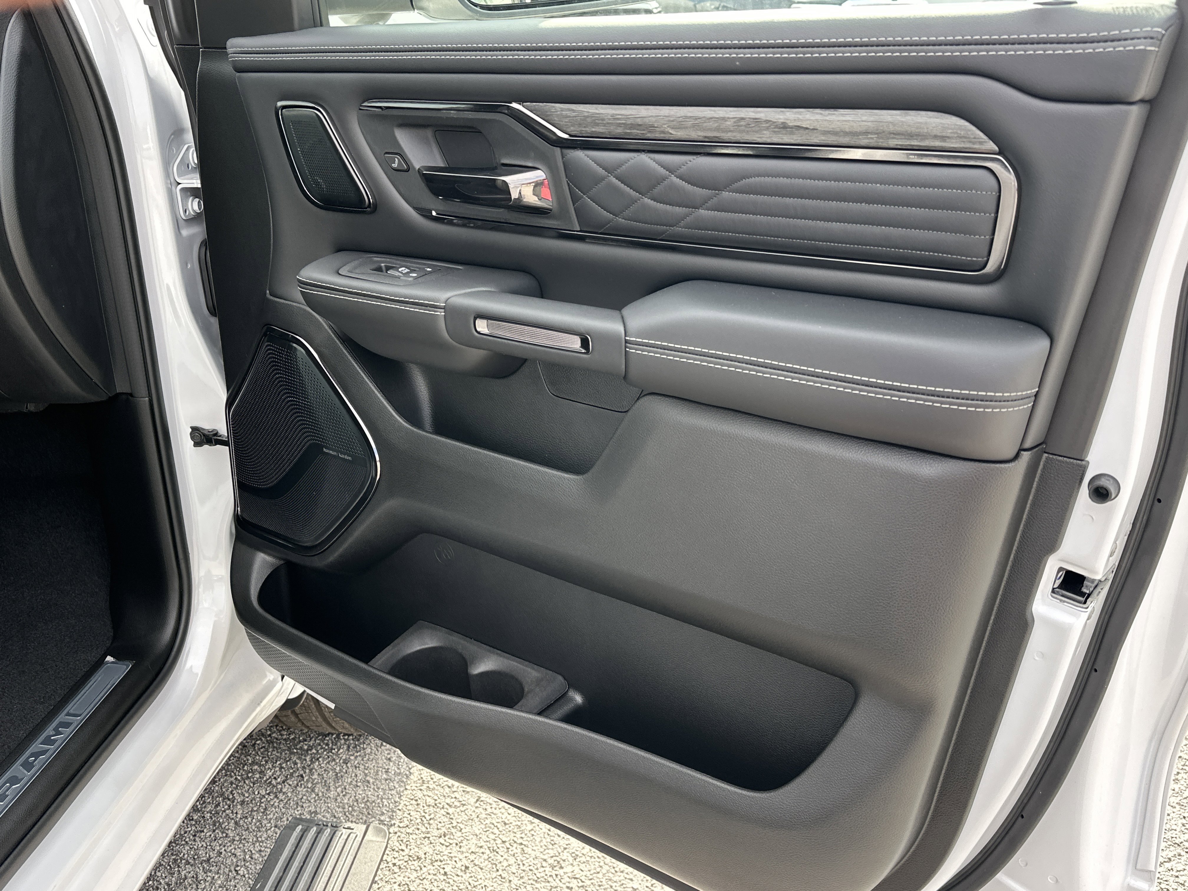 2026 RAM 1500 Limited - Photo 15