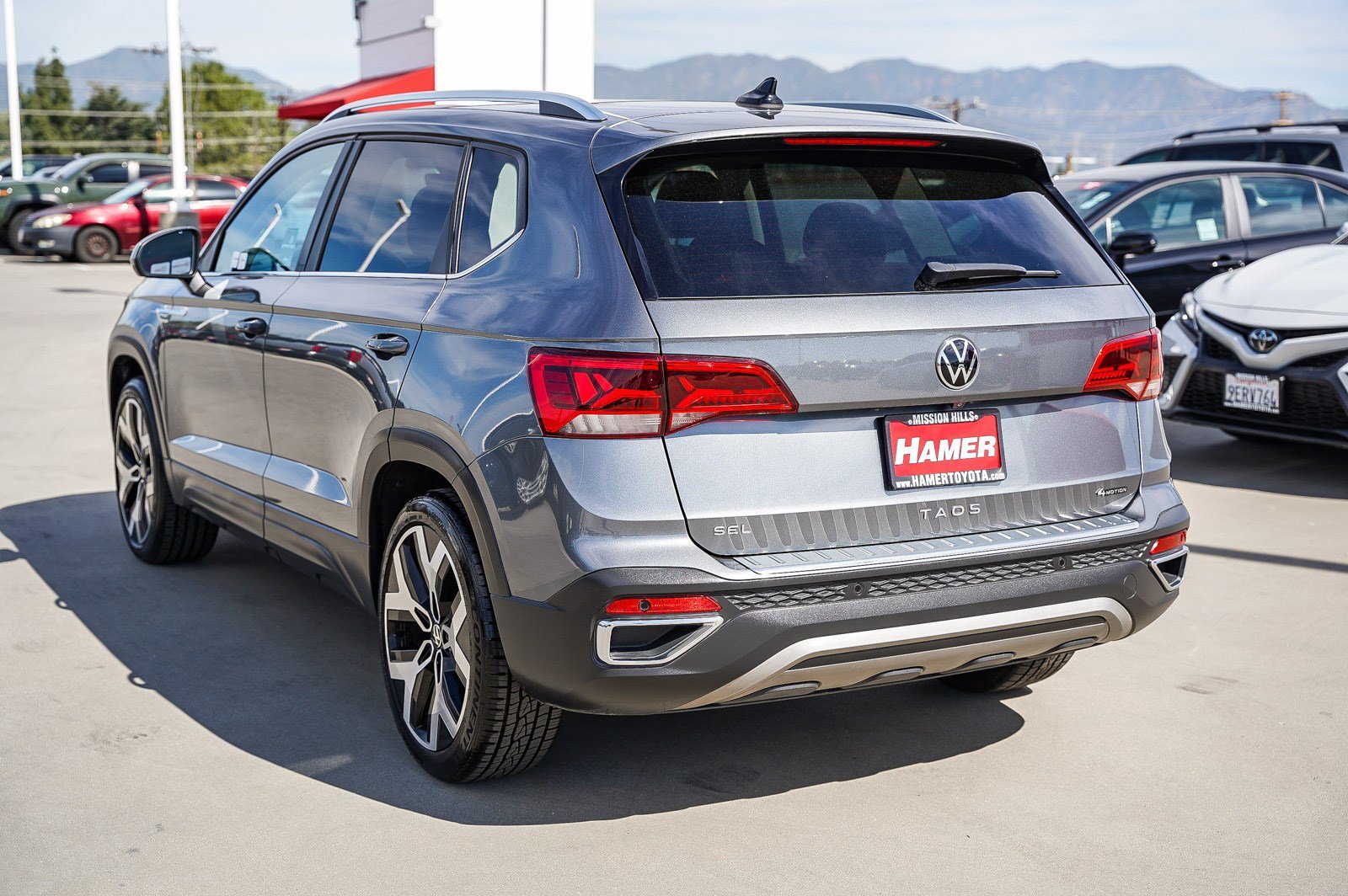 Used 2023 Platinum Gray Metallic Volkswagen SEL image 8