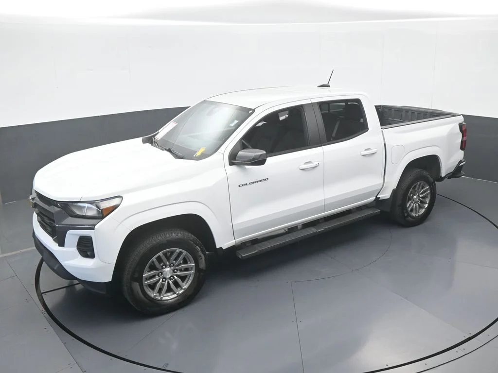 Used 2023 Summit White Chevrolet LT image 41