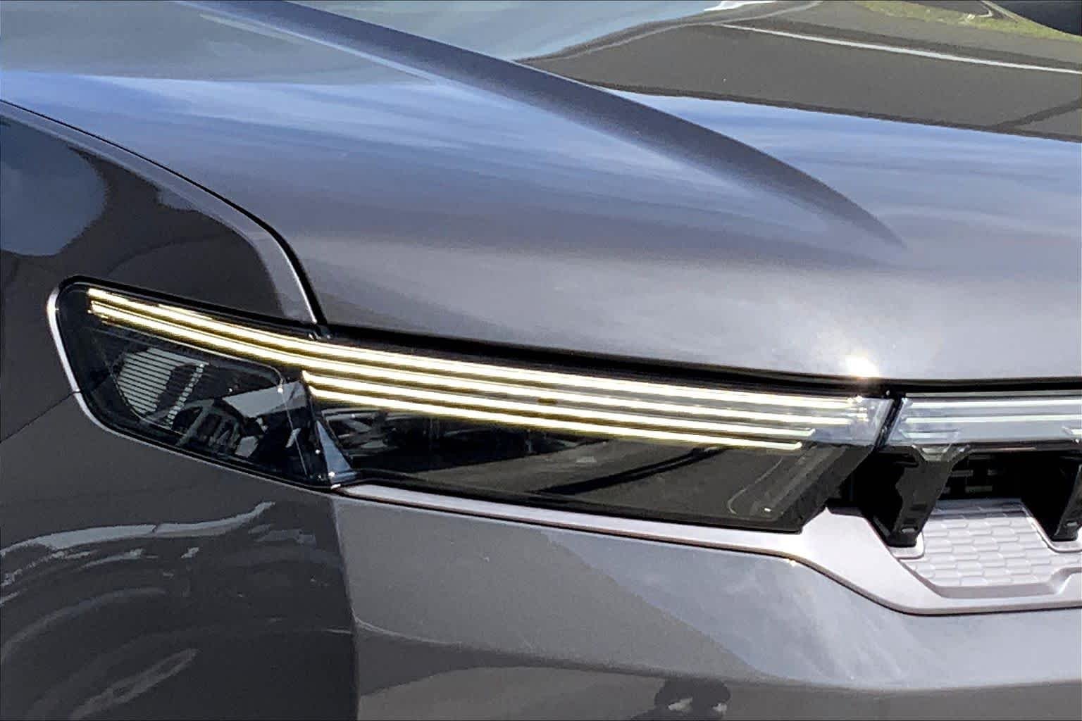New 2026 Baltic-Gray Metallic Clear-Coat Exterior Paint Jeep Limited Reserve image 10