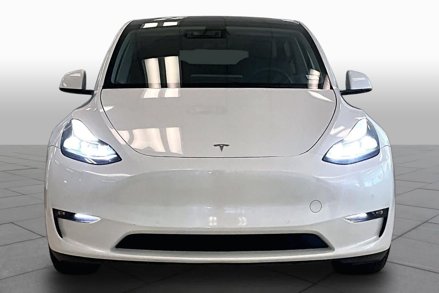 Used 2022 Pearl White Multi-Coat Tesla Performance image 3