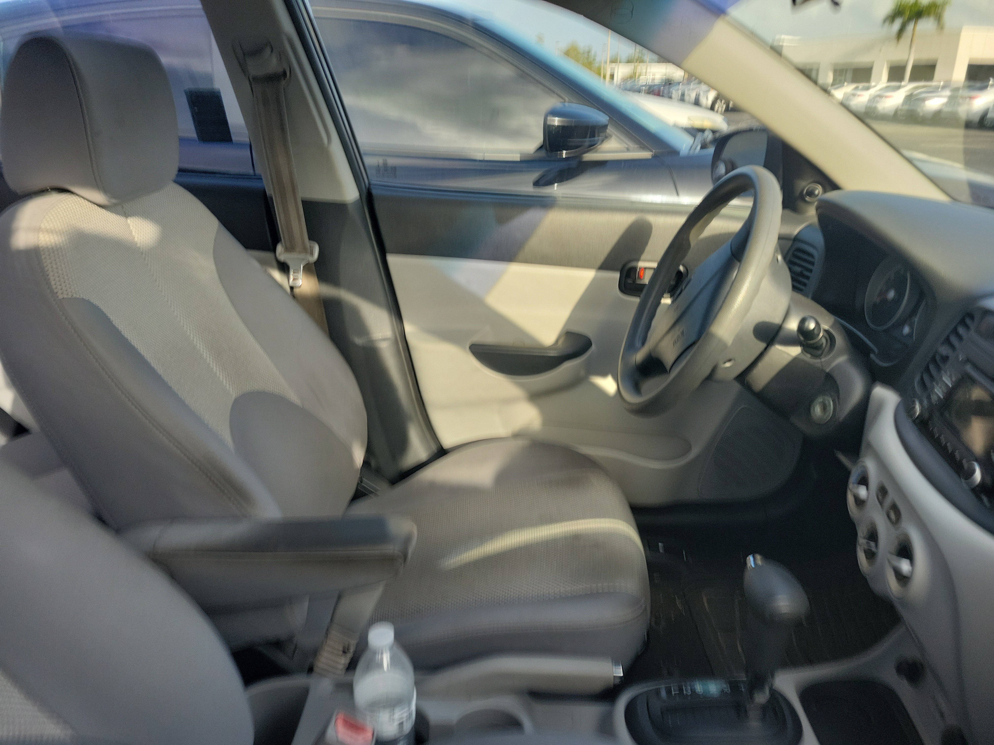 Used 2010 Charcoal Gray Pearl Hyundai GLS image 9