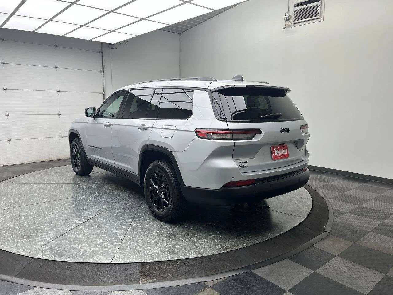 Used 2025 Silver Jeep Altitude X 4x4 image 34