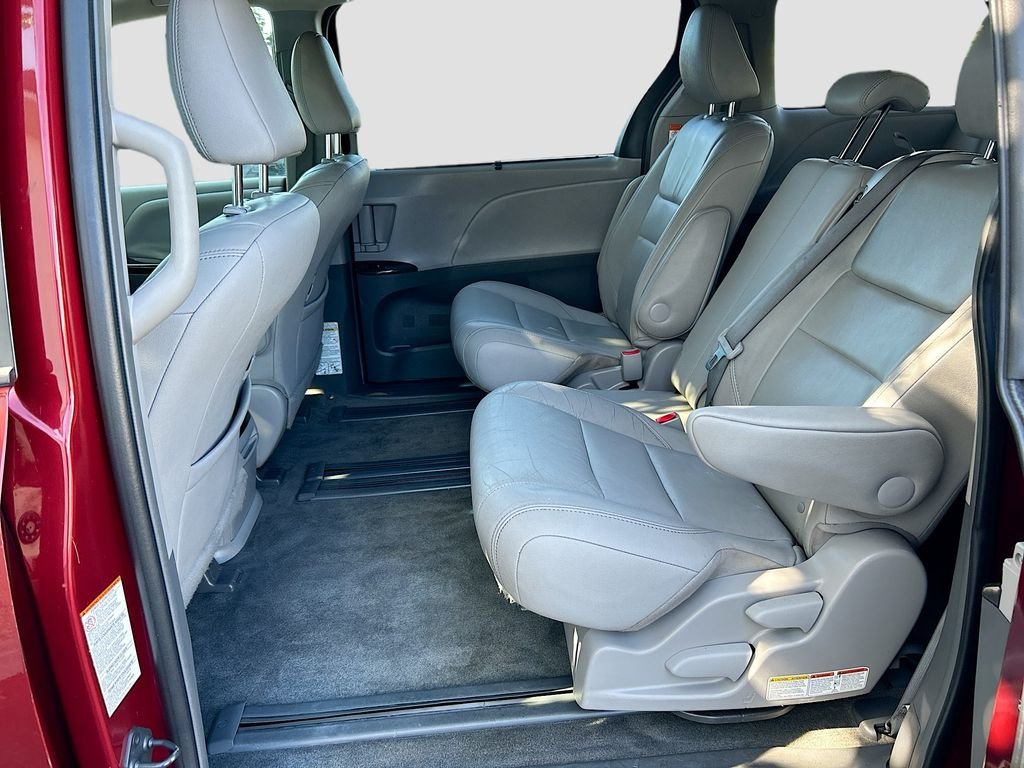Used 2015 Salsa Red Pearl Toyota XLE image 25