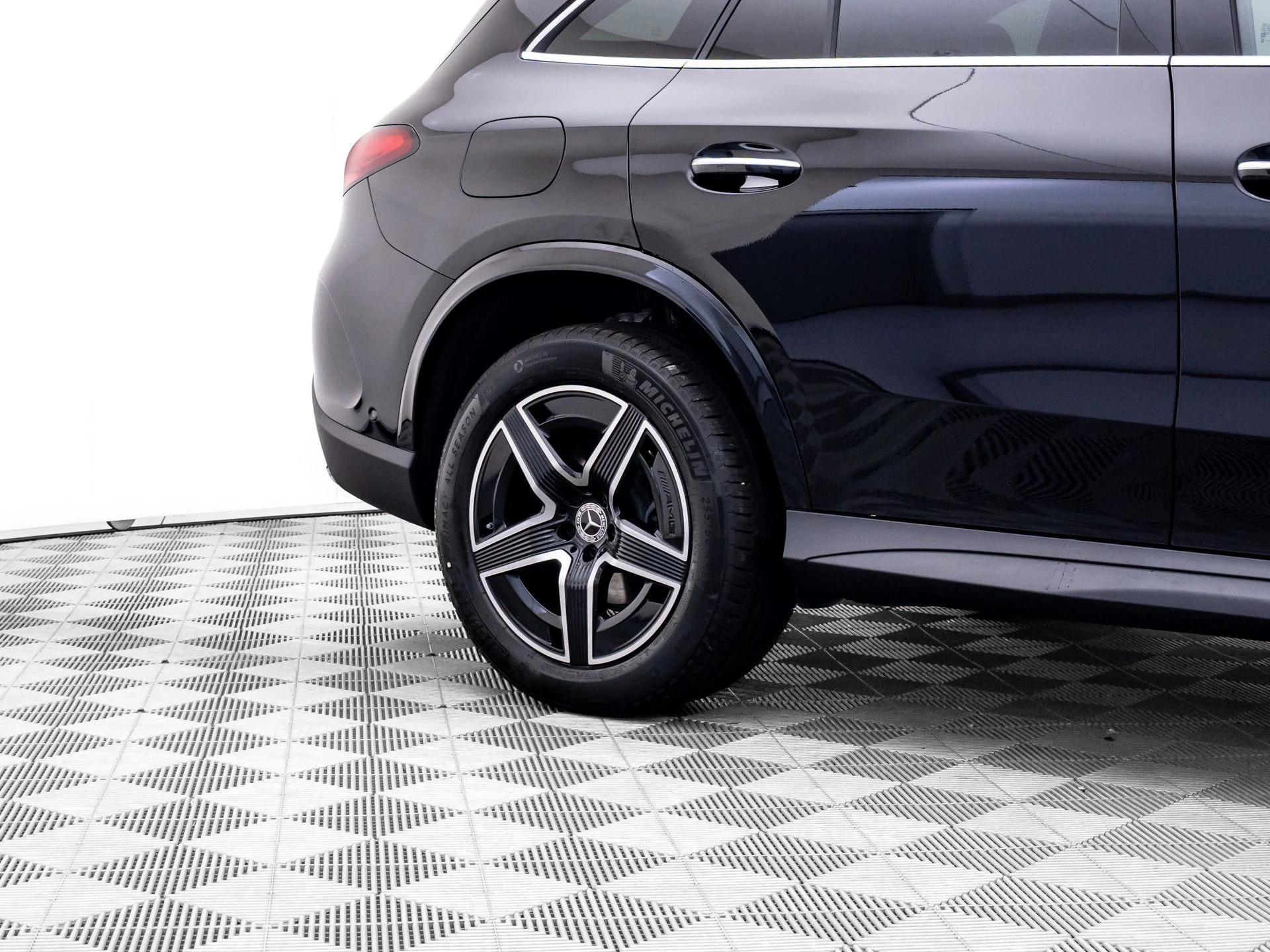 New 2026 Black Mercedes-Benz GLC 300 image 33