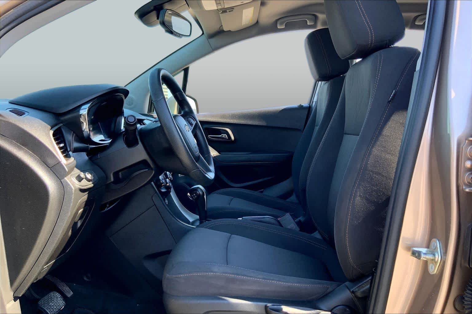 Used 2018 Sandy Ridge Metallic Chevrolet LT image 8