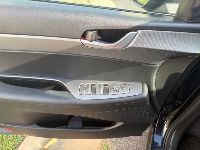 Used 2024 White Hyundai SEL image 27