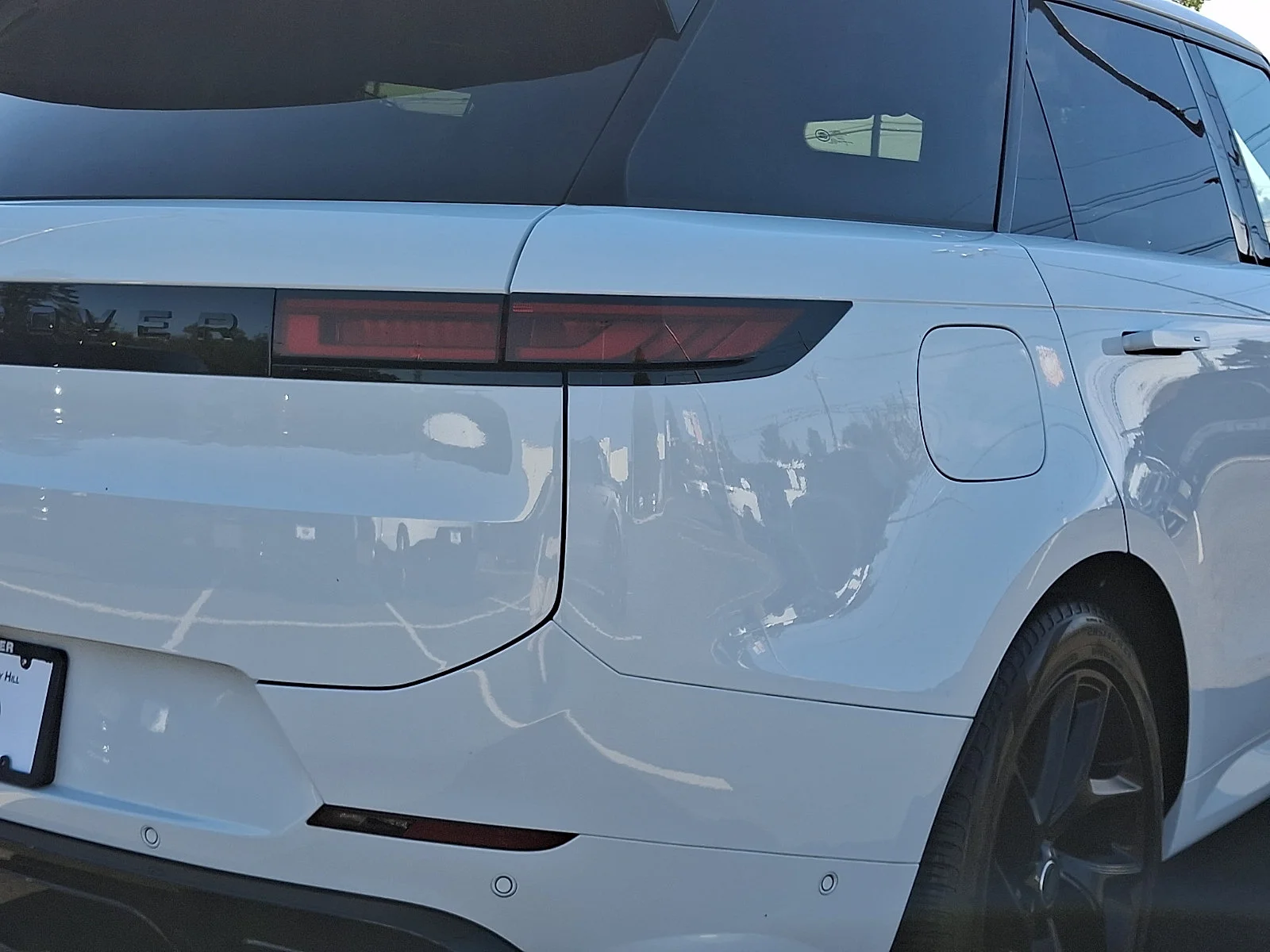 Used 2025 Fuji White   1Aa Land Rover Dynamic SE image 16