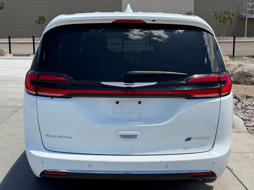Used 2022 White Chrysler Limited image 6