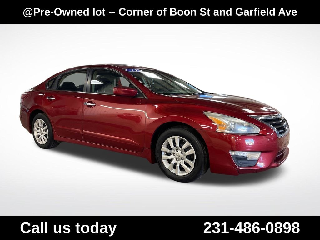 Used 2013 Red Nissan 2.5 S image 7