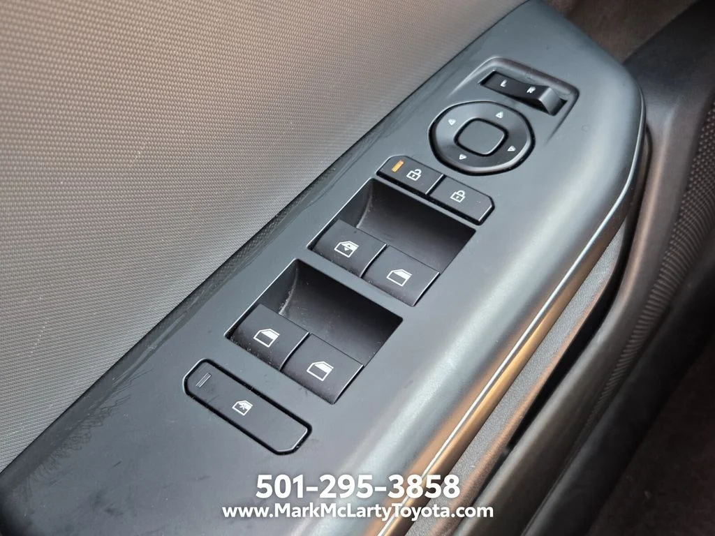 Used 2025 White Kia LXS image 22