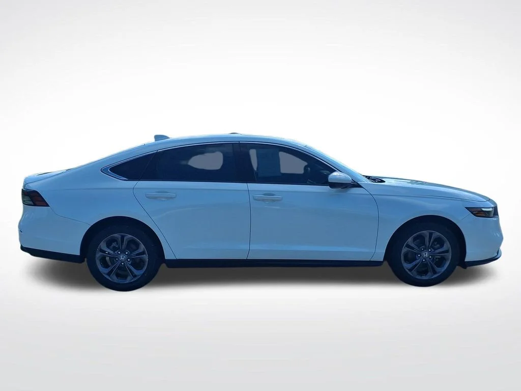 Used 2023 White Honda EX image 9