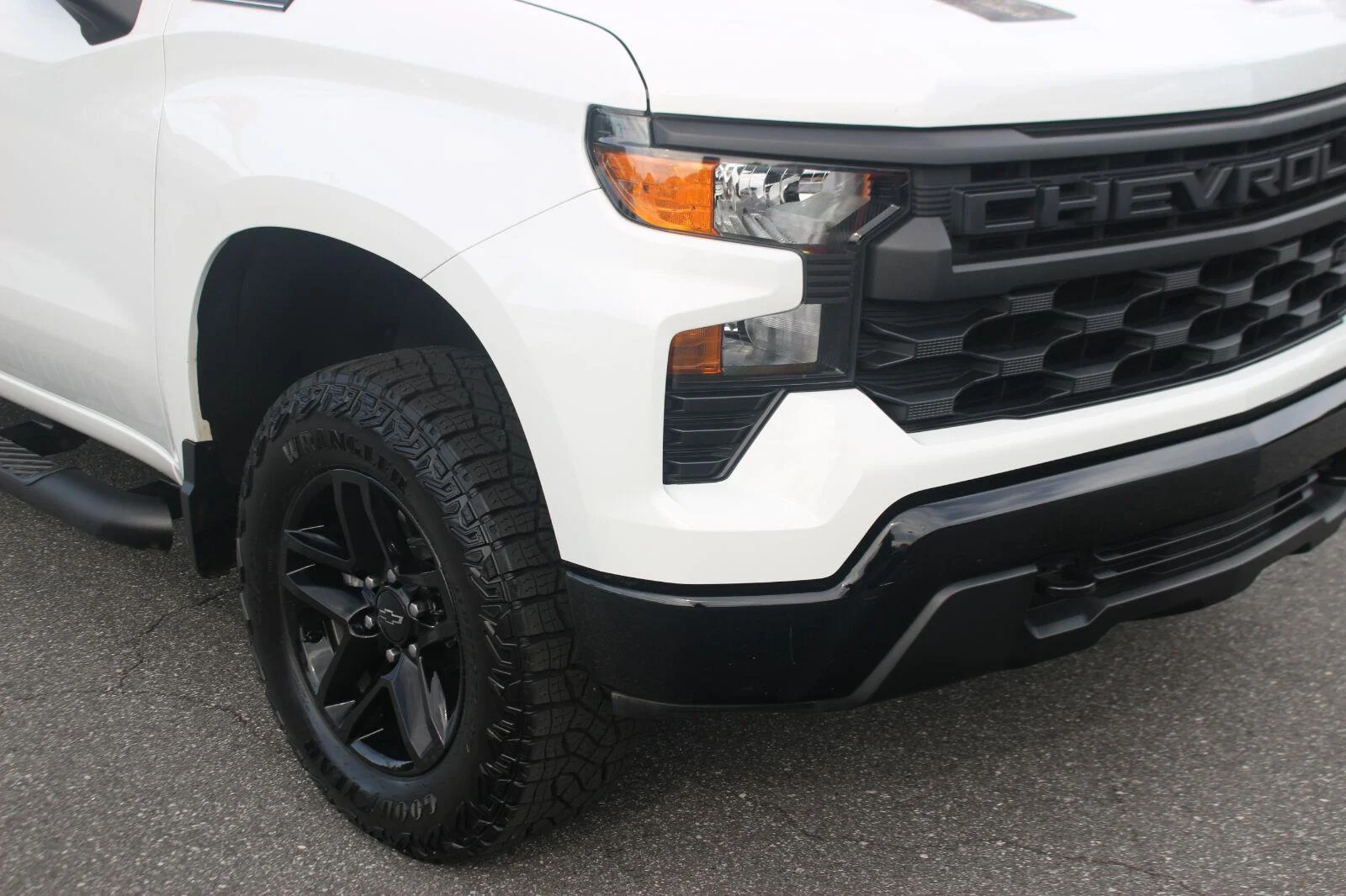 Used 2024 Summit White Chevrolet Custom Trail Boss image 9