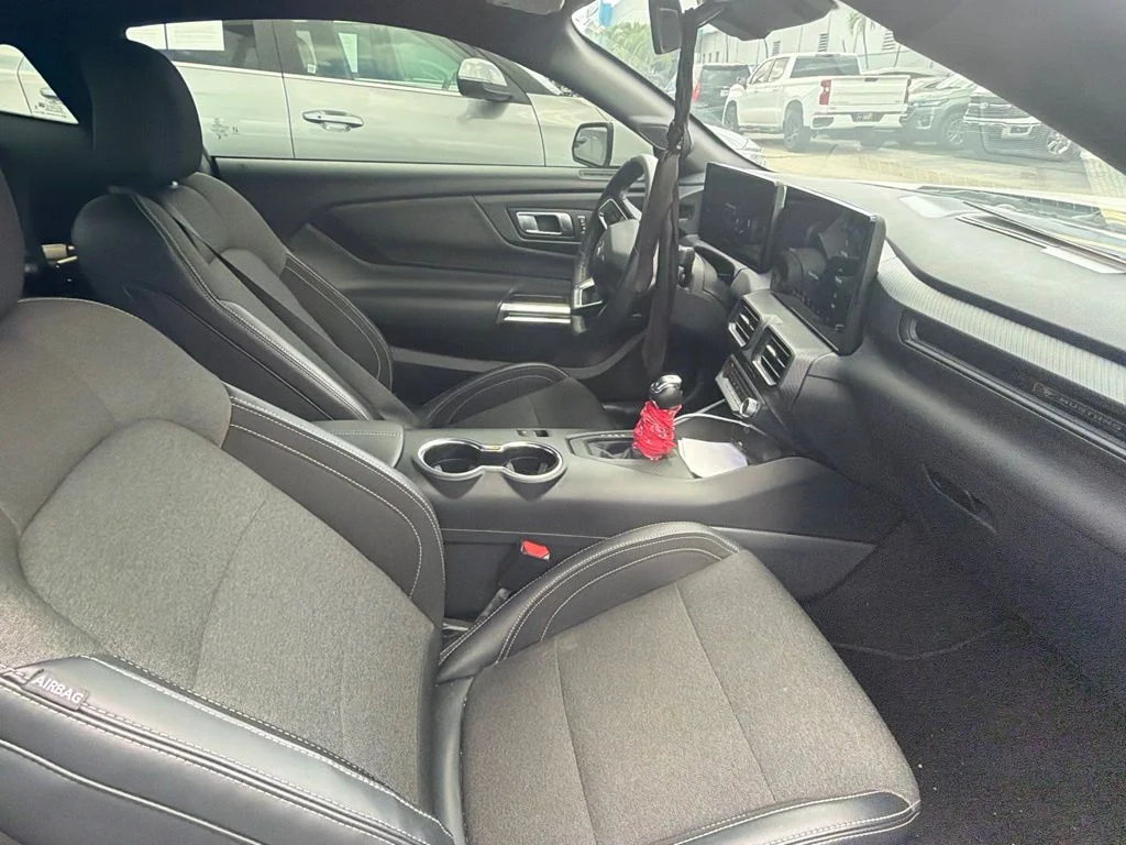 Used 2024 Oxford White Ford EcoBoost image 8