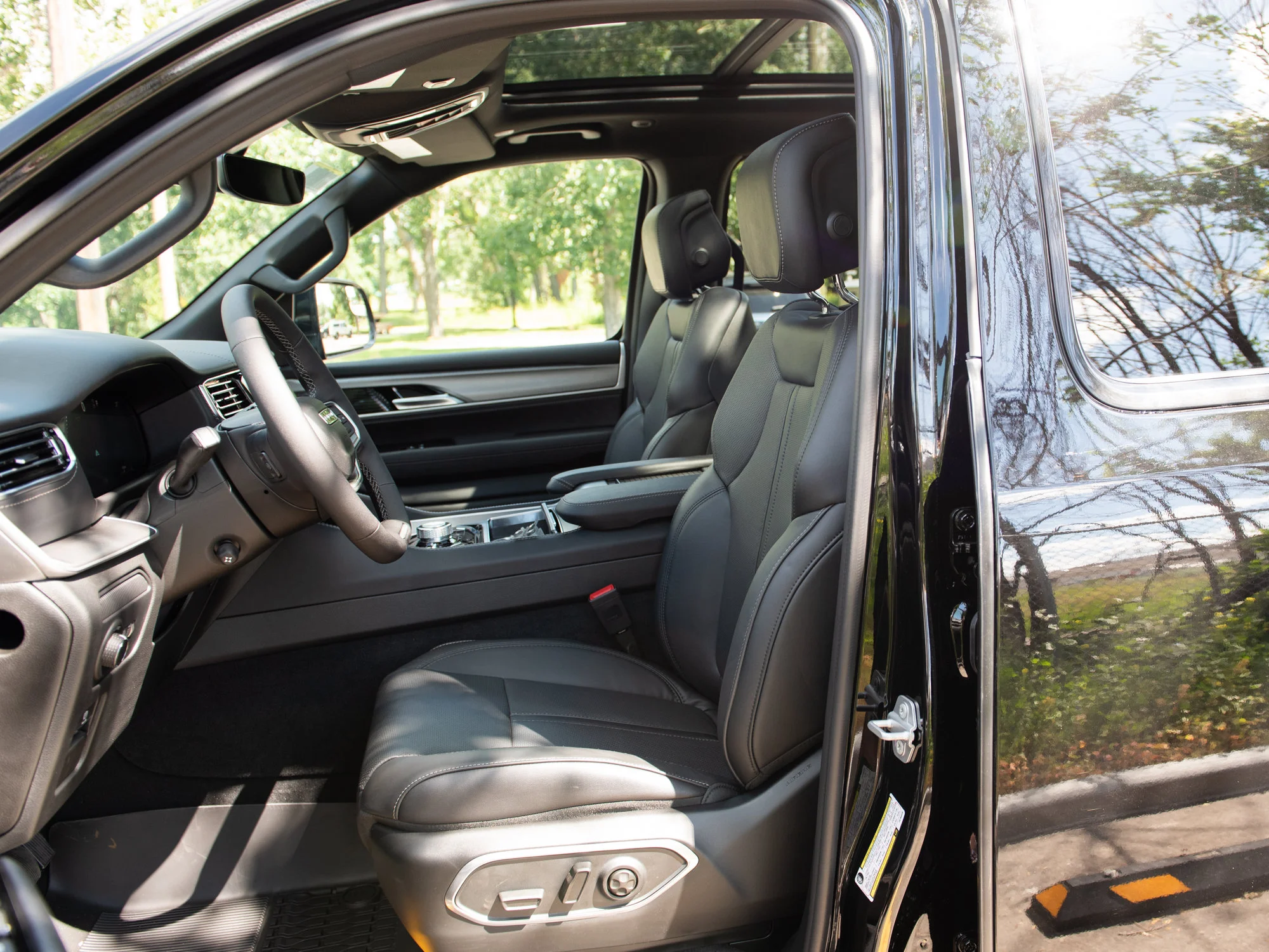 New 2026 Black Jeep Limited Reserve* image 23