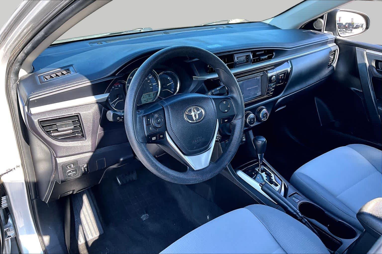 Used 2016 Classic Silver Metallic Toyota L image 18