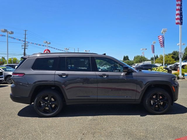 New 2026 Baltic Gray Metallic Clear-Coat Exterior Paint Jeep Limited image 7
