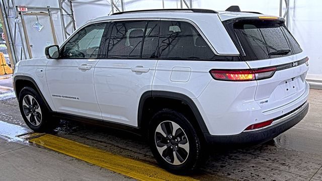 Used 2022 White Jeep Limited 4x4 image 13