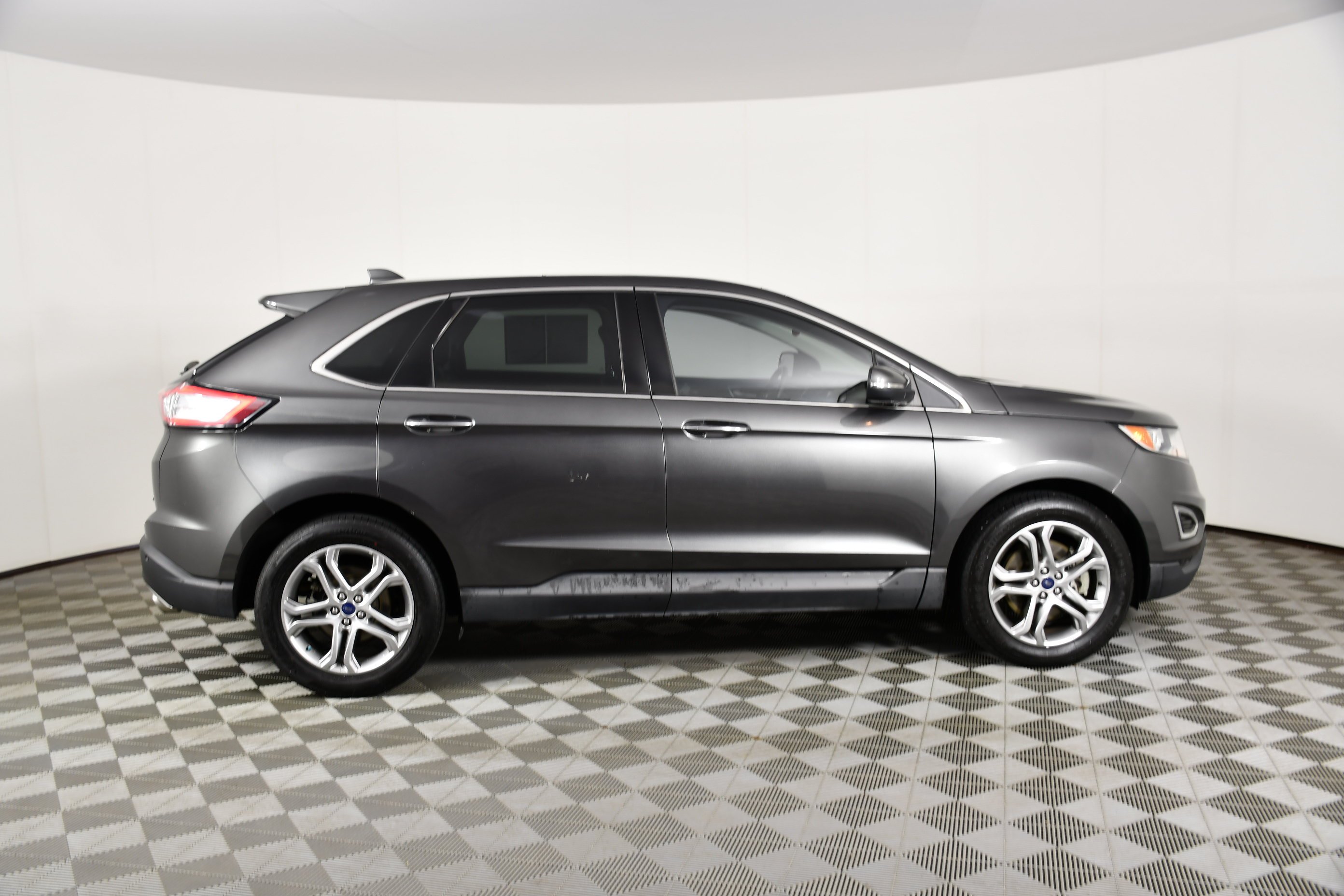 Used 2016 Magnetic Ford Titanium image 5