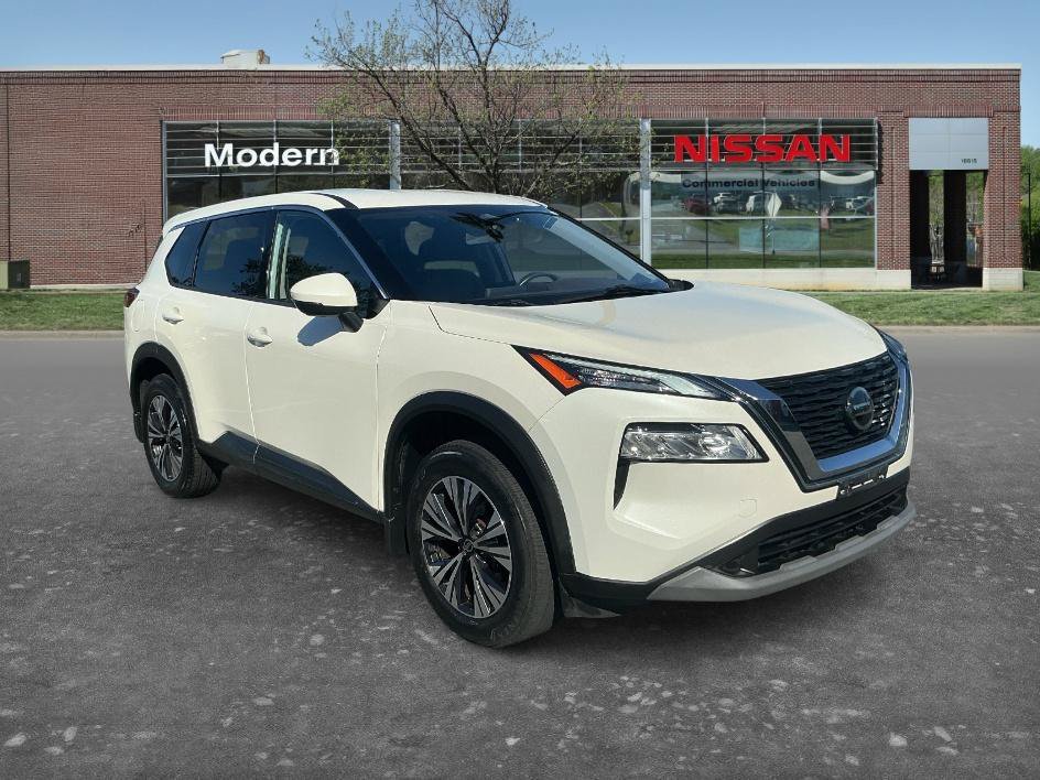 Used 2021 Pearl White Tricoat Nissan SV image 5