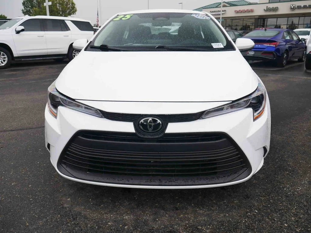 Used 2025 White Toyota LE image 3