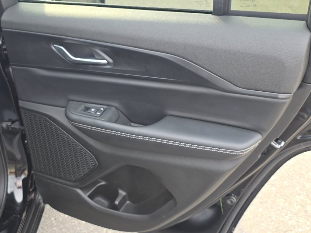 Used 2025 Diamond Black Crystal Pearl Coat Jeep Laredo X image 23