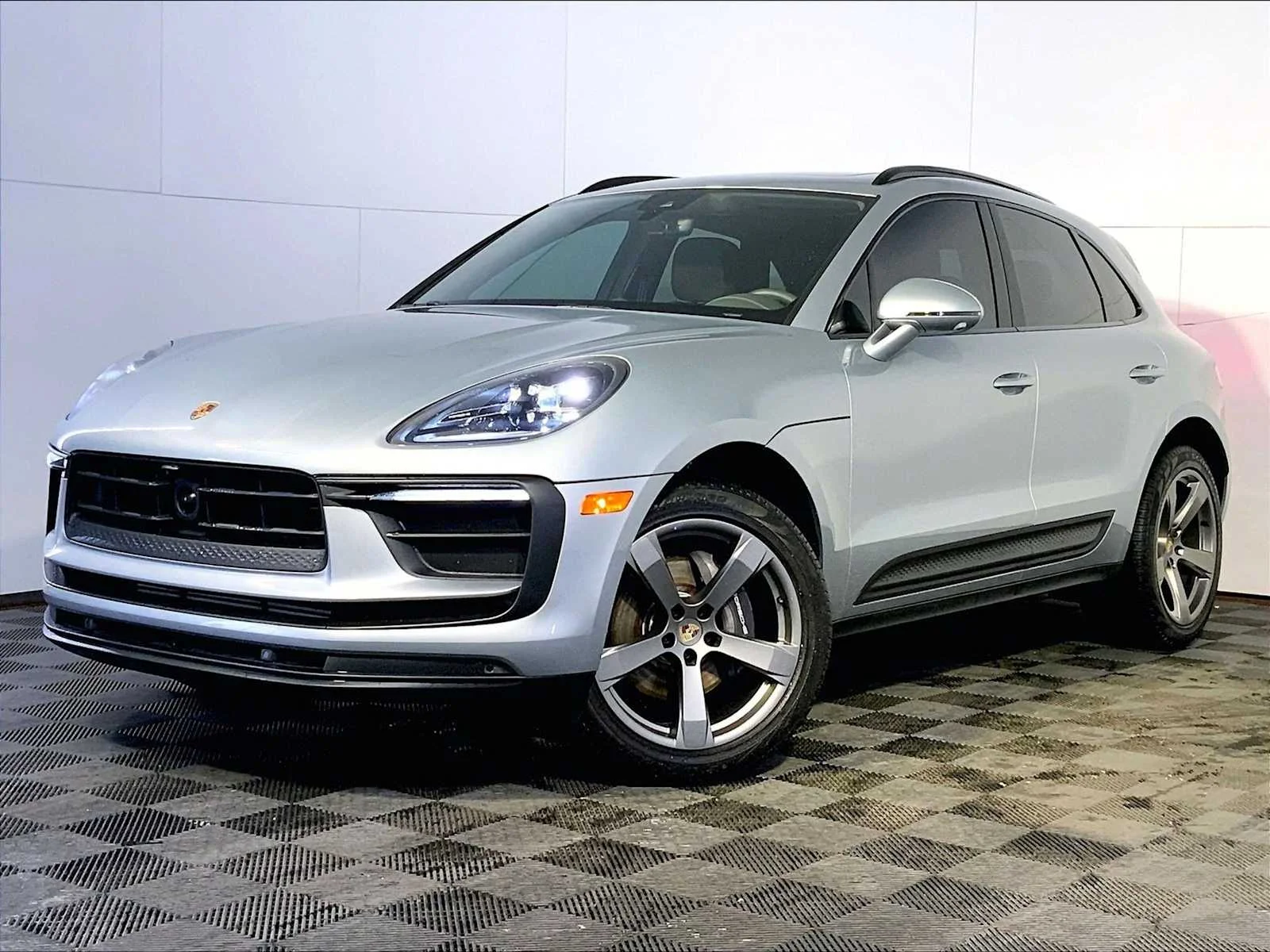 2023 Porsche Macan -'s photo