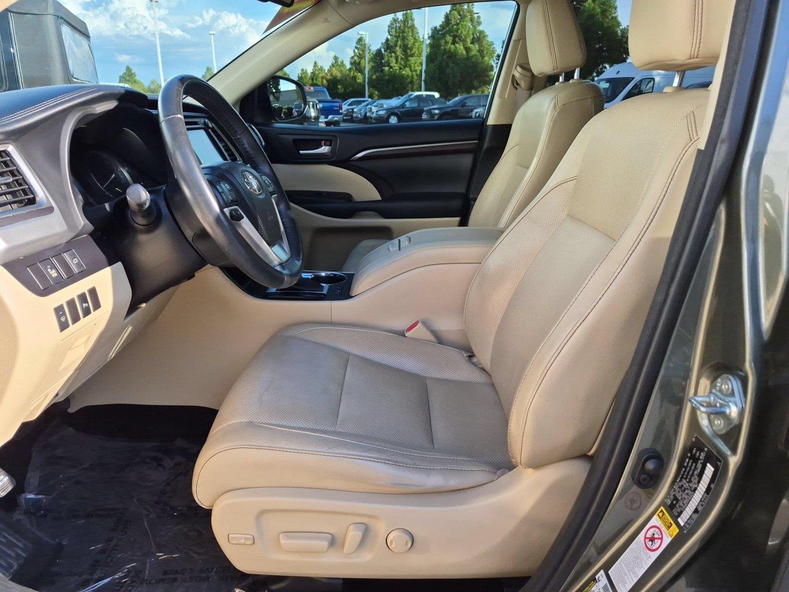 Used 2015 Predawn Gray Mica Toyota Limited image 16