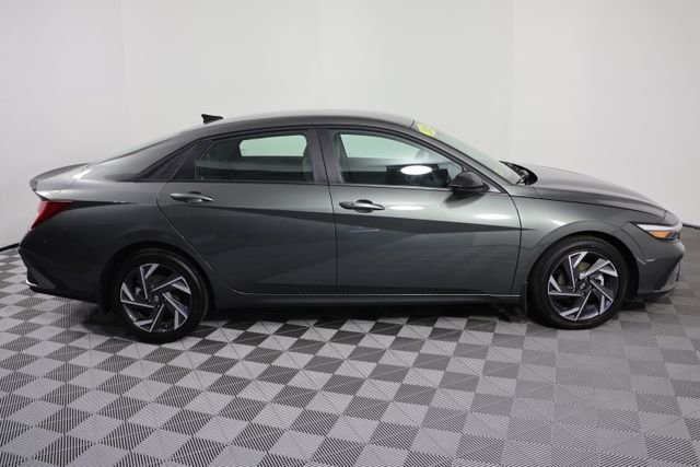 2025 Hyundai Elantra Blue - Photo 9