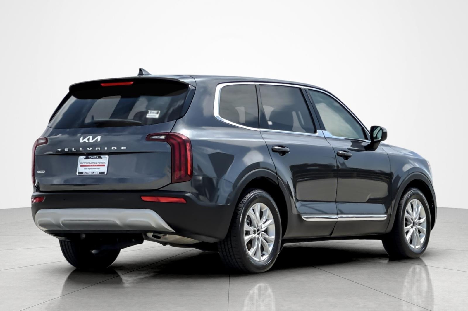 Used 2022 GRAY Kia LX image 5