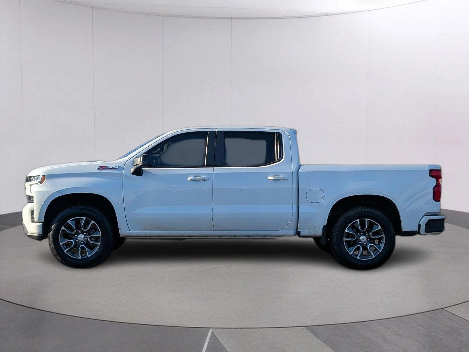 Used 2021 Summit White Chevrolet RST image 2