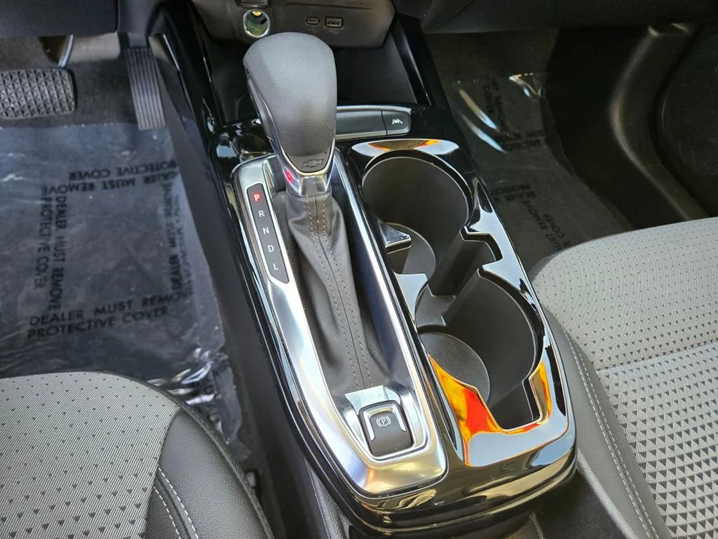 Used 2025 Summit White Chevrolet LT image 22