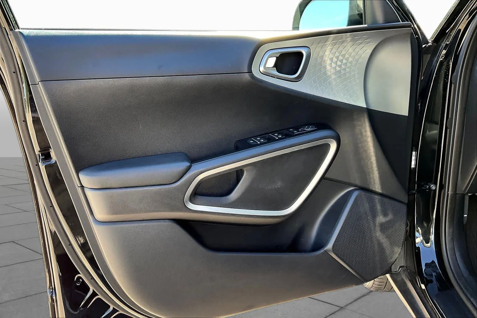 Used 2025 Fusion Black Kia LX image 21